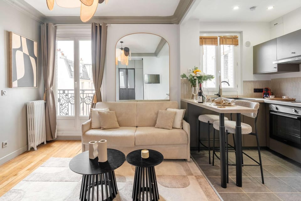 Kitchen or kitchenette, Living room, Seating area, Dining area