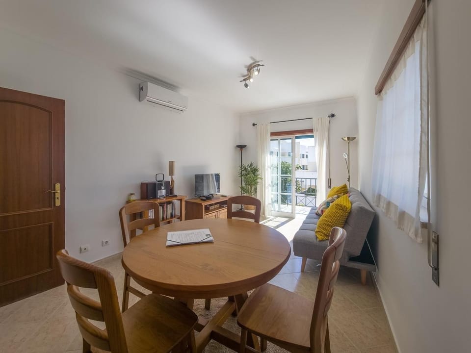 Living room, Dining area, air conditioner