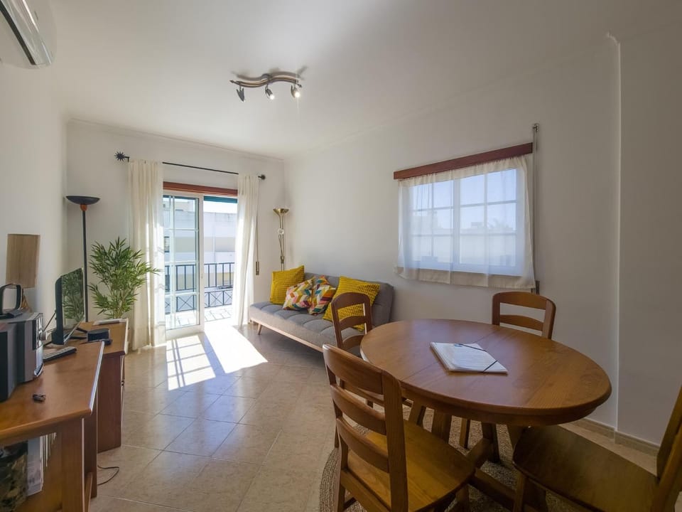 TV and multimedia, Living room, Dining area
