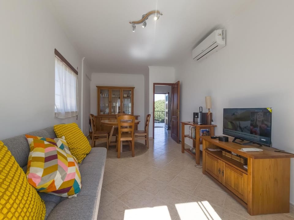 TV and multimedia, Living room, Dining area, air conditioner