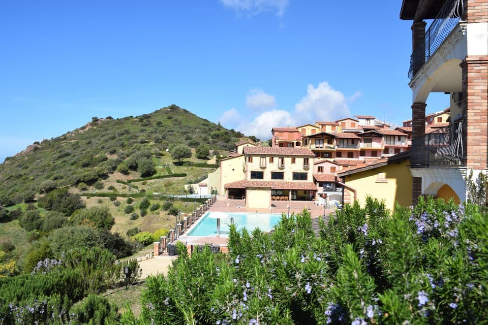 Restaurant/places to eat, Garden, Swimming pool