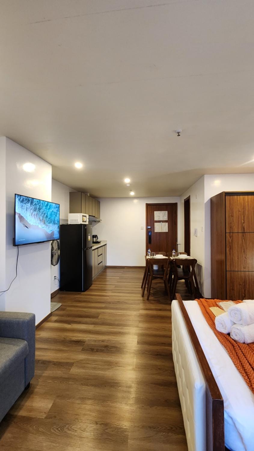 Megatower unit near Burnham Park Apartment hotel in Baguio