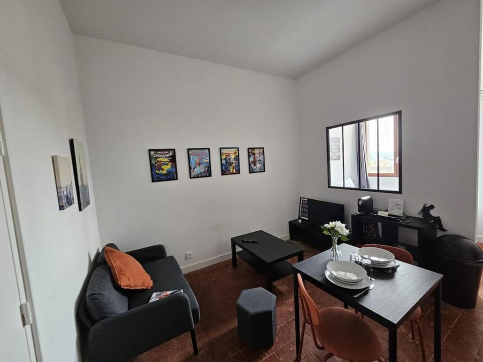 Living room, Seating area, Dining area