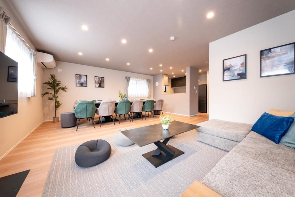 TV and multimedia, Living room, Seating area, Dining area