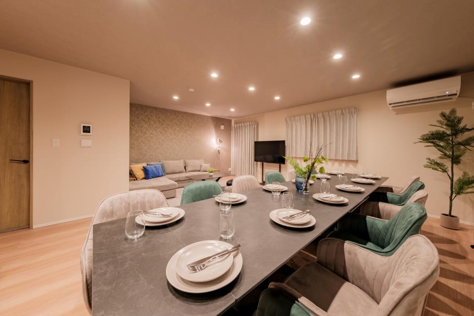 TV and multimedia, Living room, Seating area, Dining area