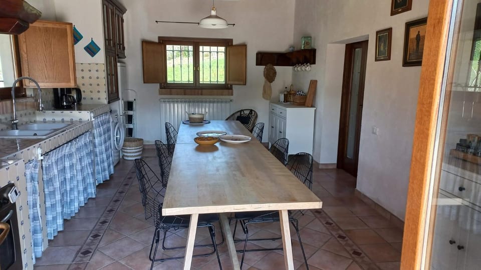Dining area, kitchen