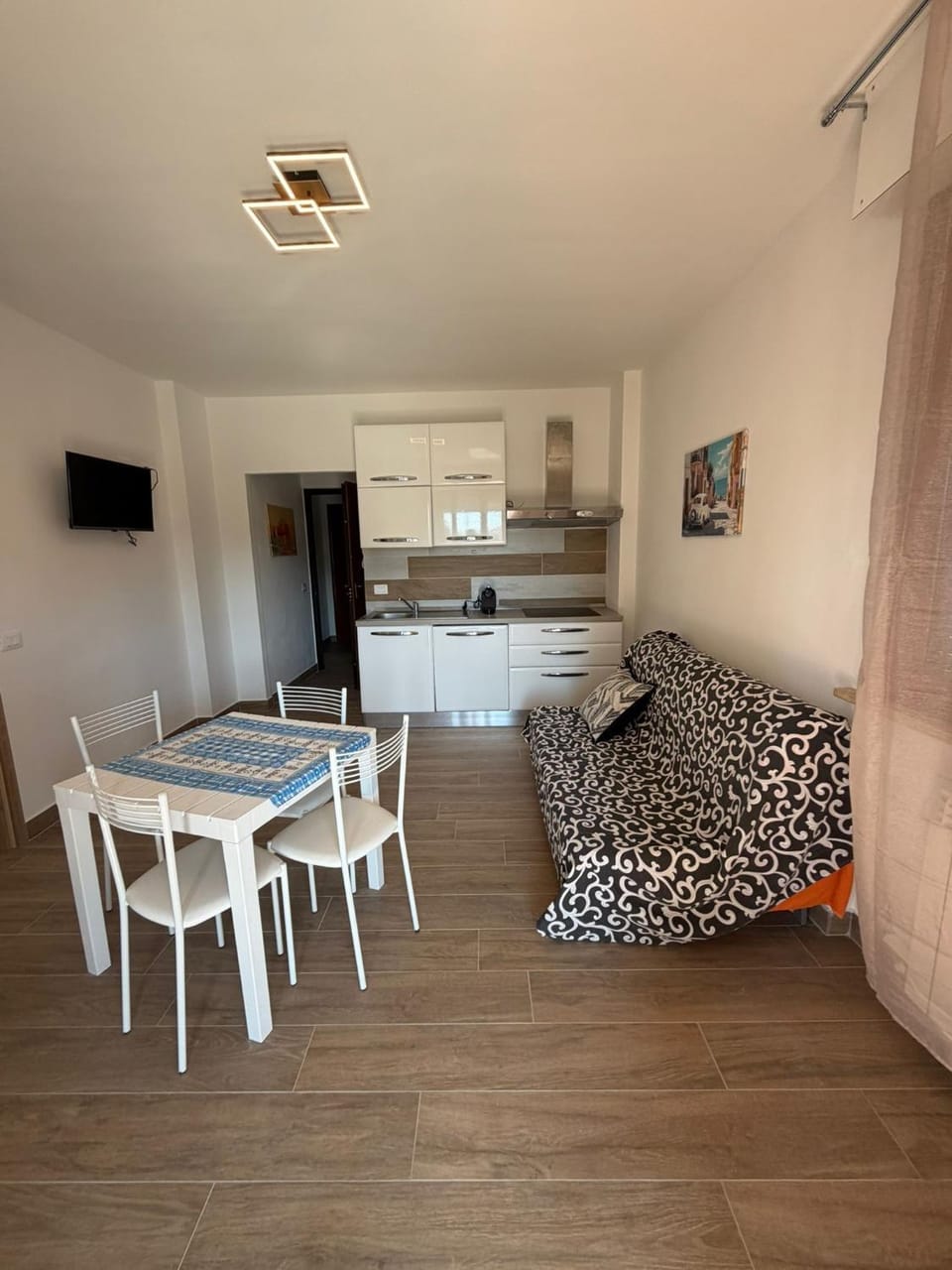 Kitchen or kitchenette, Living room, Seating area