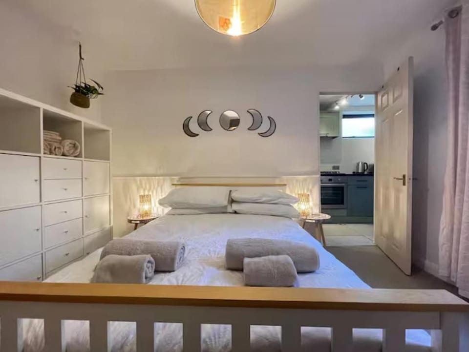 Charming Brighton Stay | 1BR | Prime Location Apartment in Brighton