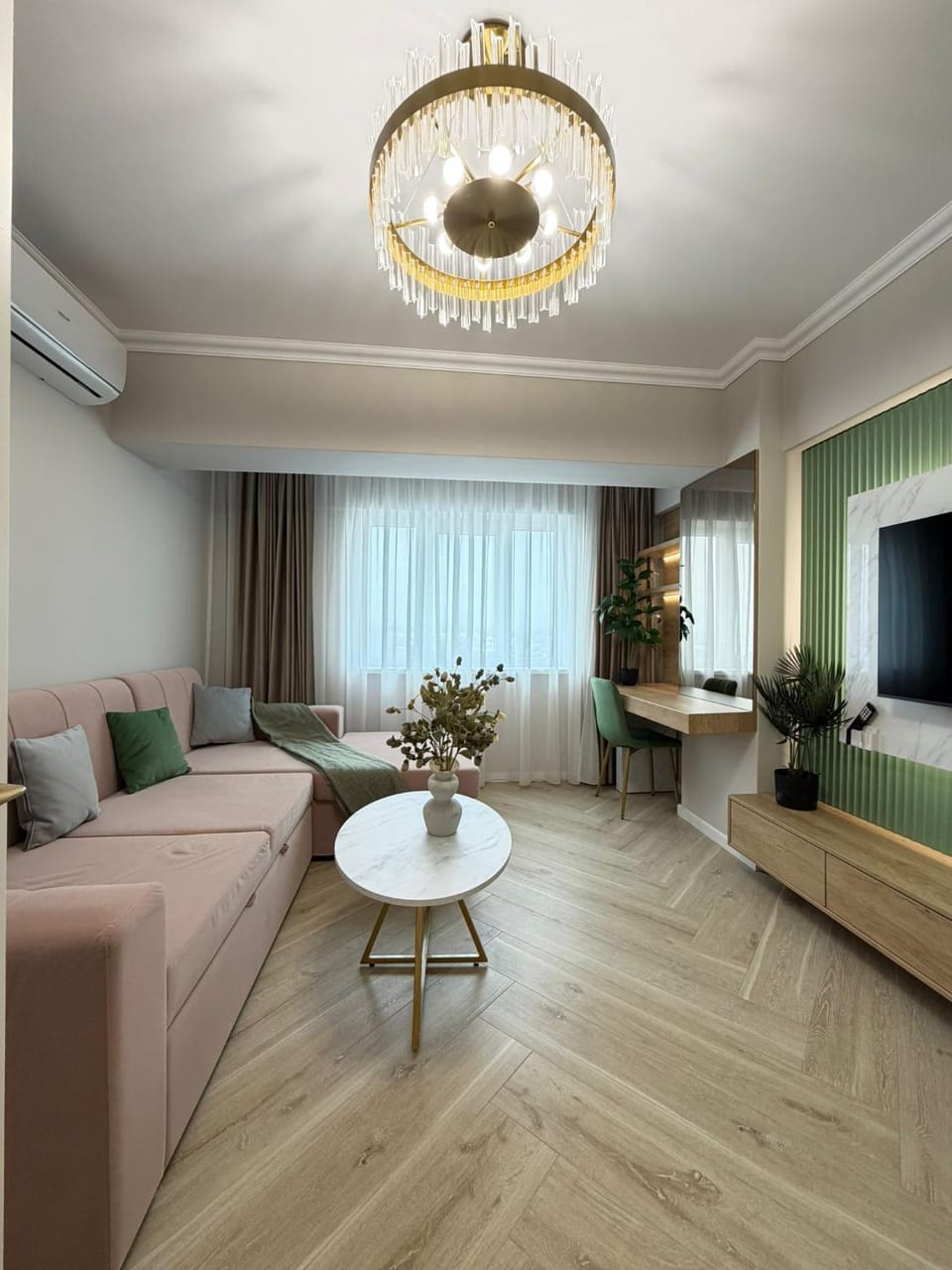 Communal lounge/ TV room, TV and multimedia, Living room, Seating area, Evening entertainment, air conditioner