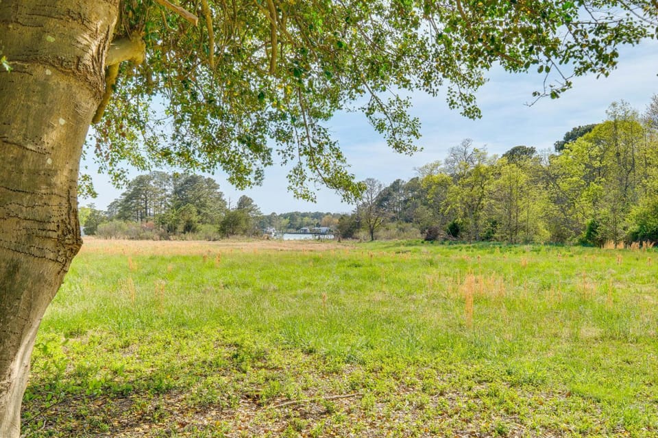 Peek-A-Boo Water Views! Port Haywood Home w/ Yard House in Virginia