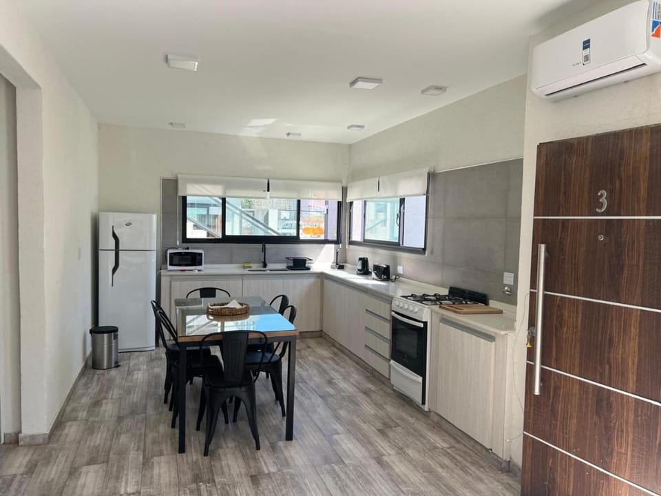 Dining area, kitchen