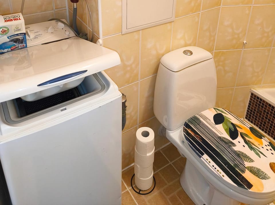 Bathroom, washing machine