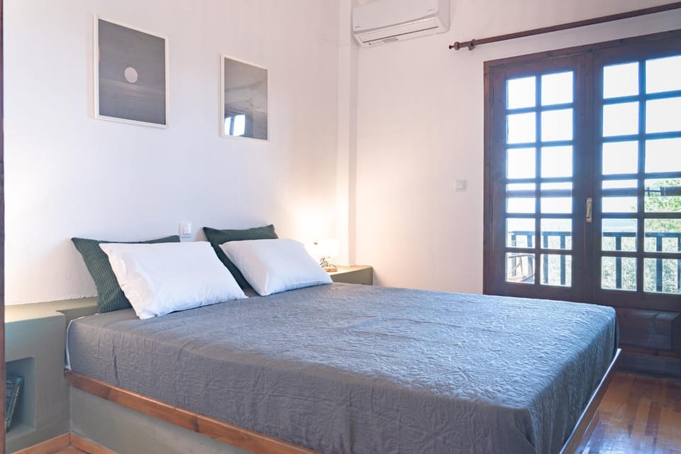 Bed, Photo of the whole room, Bedroom, air conditioner