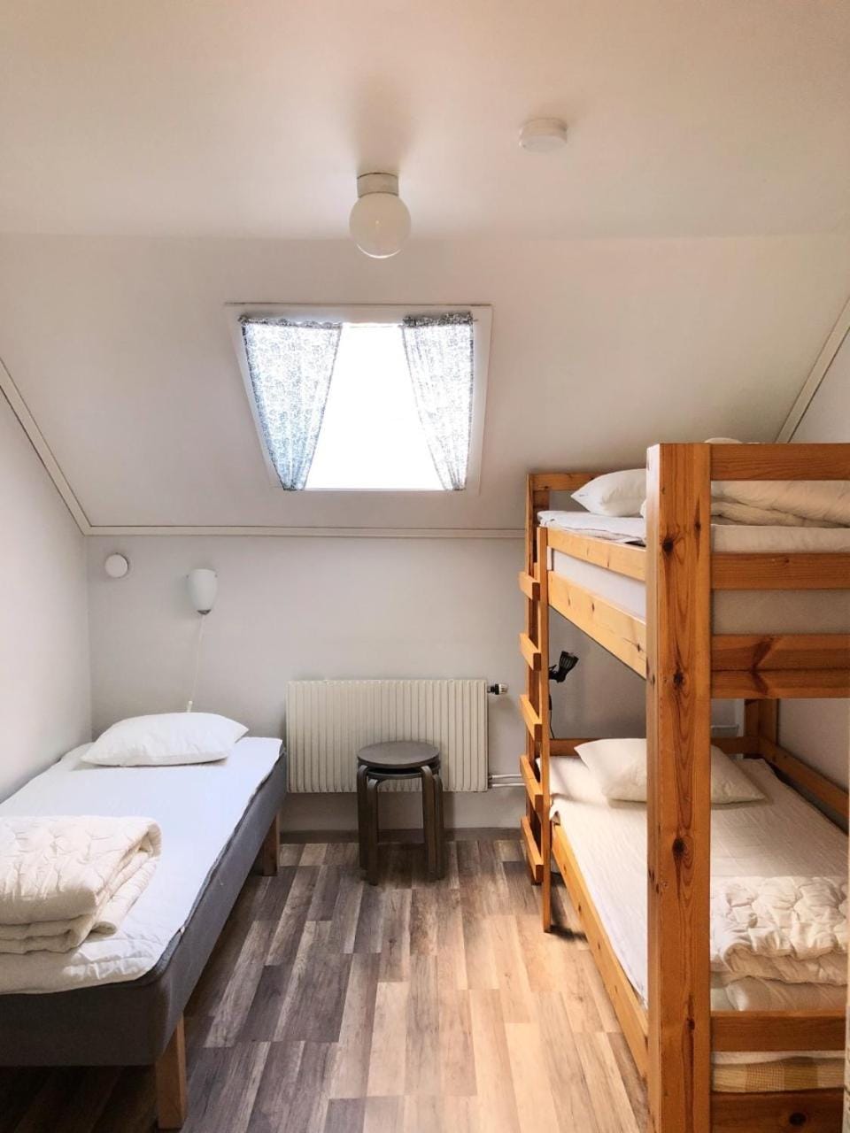 Bedroom, bunk bed