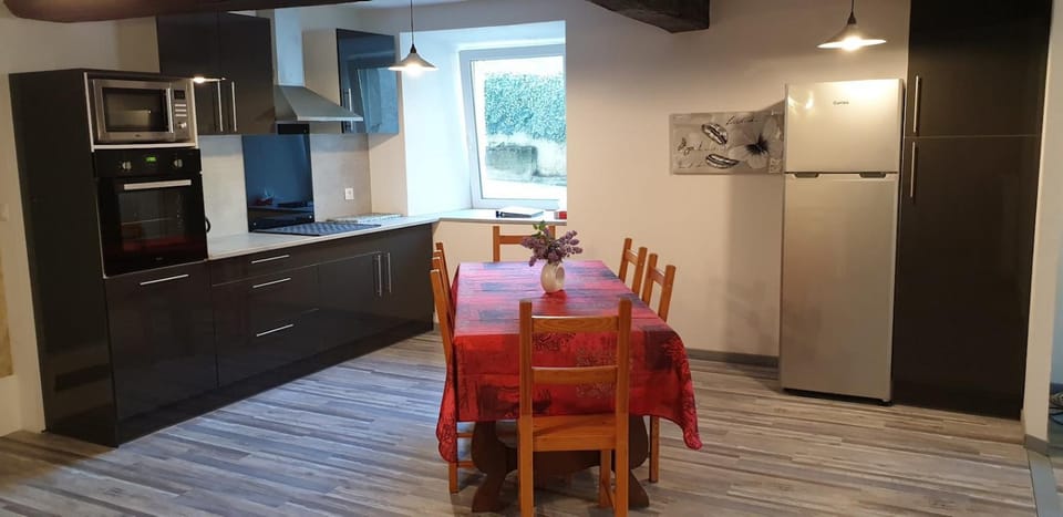 Property building, Kitchen or kitchenette, Living room