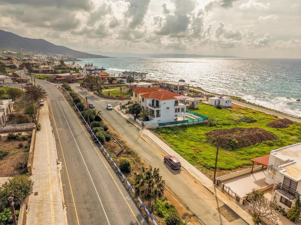 Property building, Day, Bird's eye view, Beach, Sea view, Location