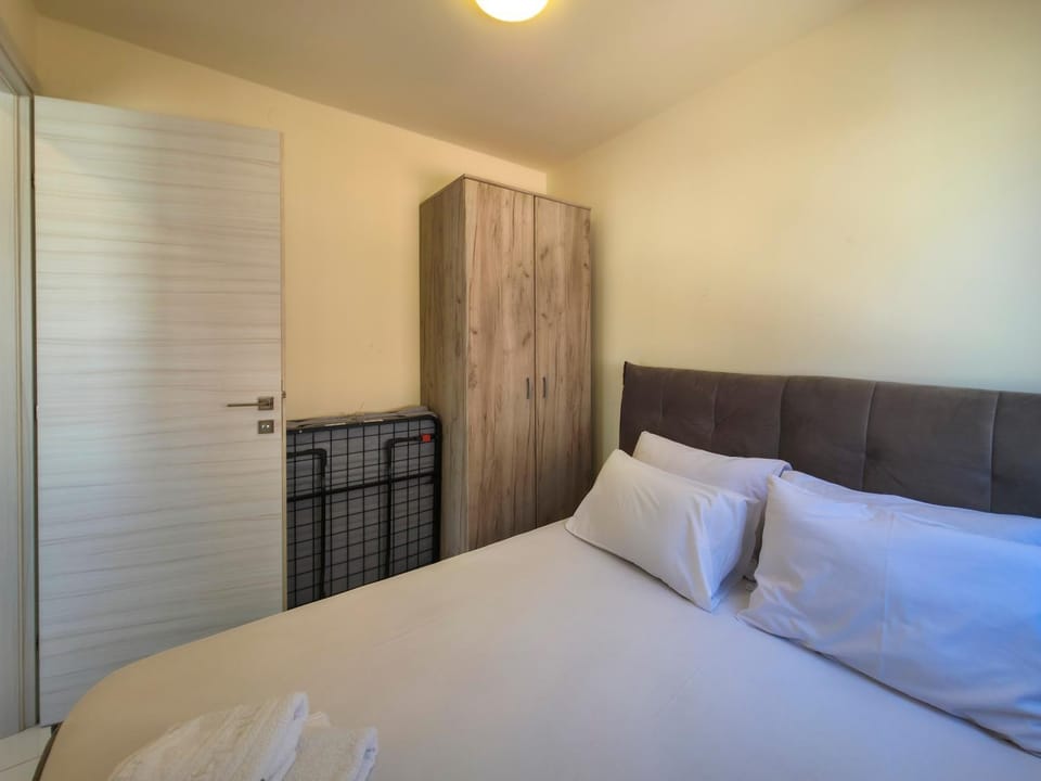 Bed, Bedroom, wardrobe
