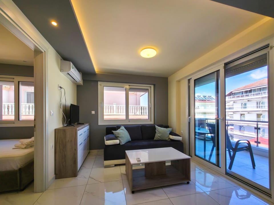 Bed, View (from property/room), Balcony/Terrace, Living room, Seating area