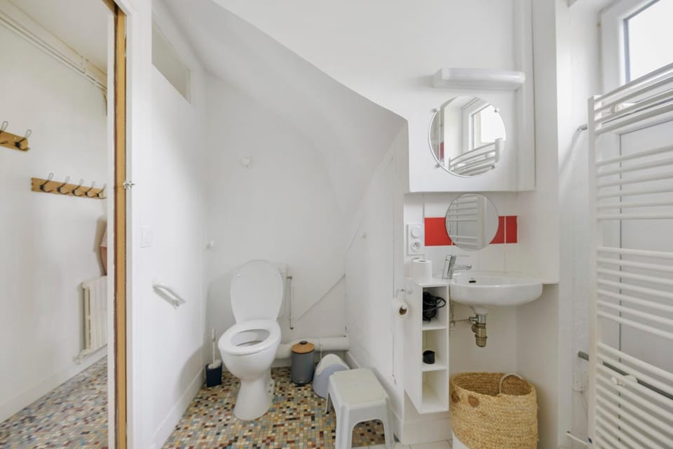 Bathroom, Living room
