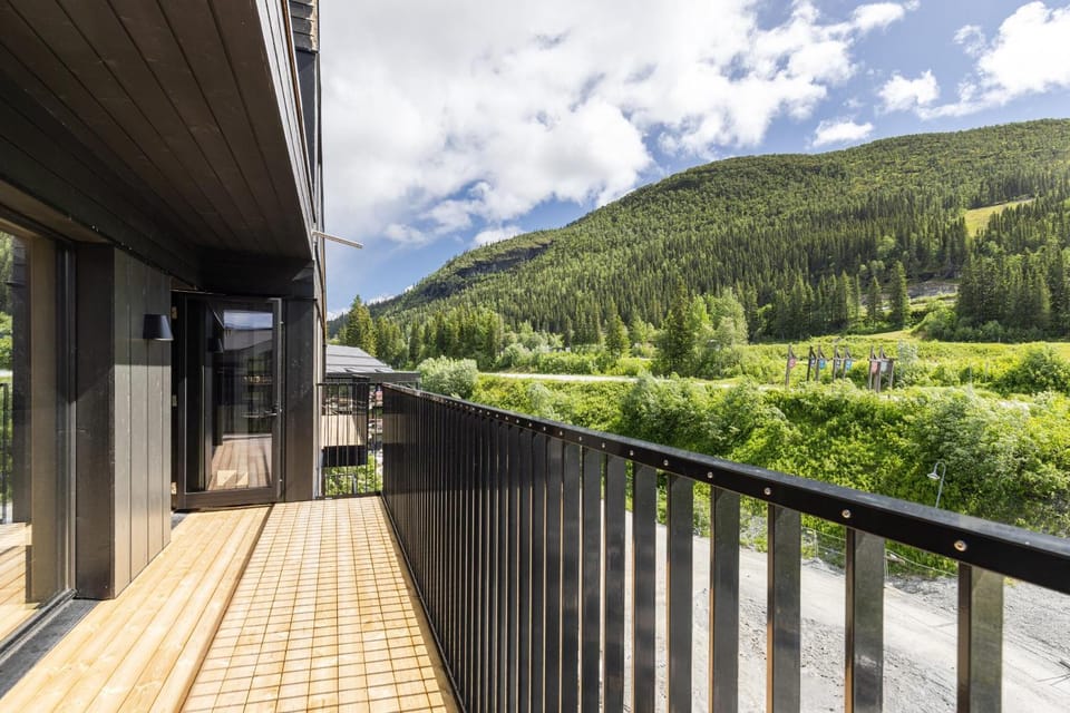 Balcony/Terrace, Mountain view