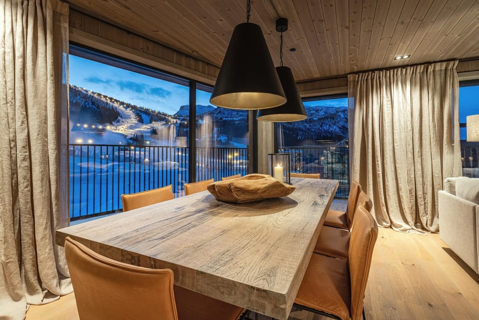 Dining area, Mountain view
