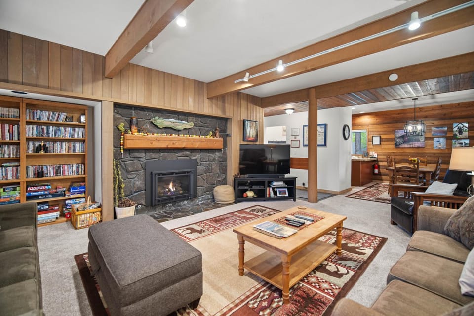 19 Meadow House Apartment in Sunriver