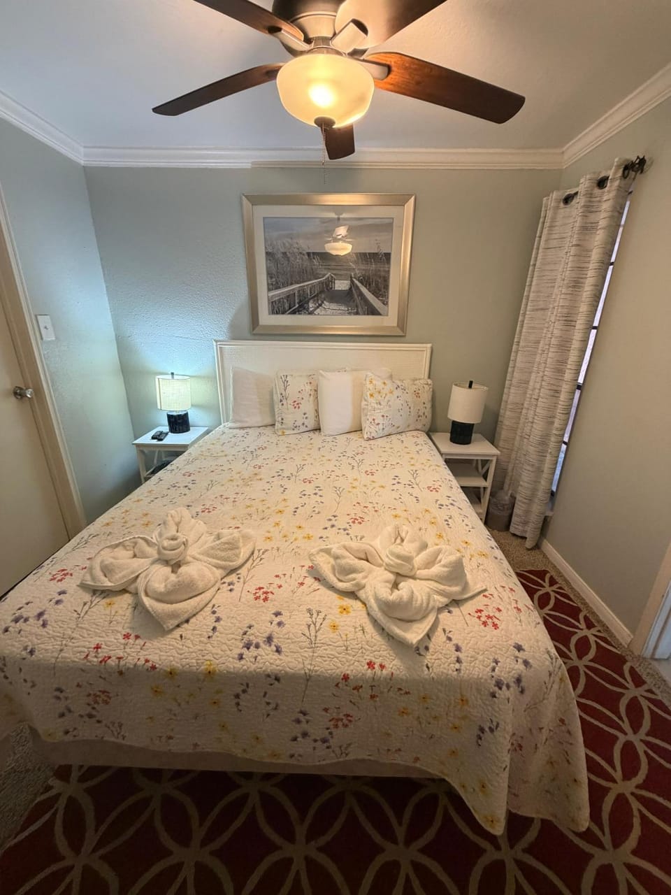 Bed, Photo of the whole room, Bedroom, towels