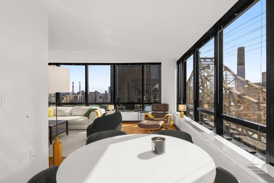 Seating area, Dining area