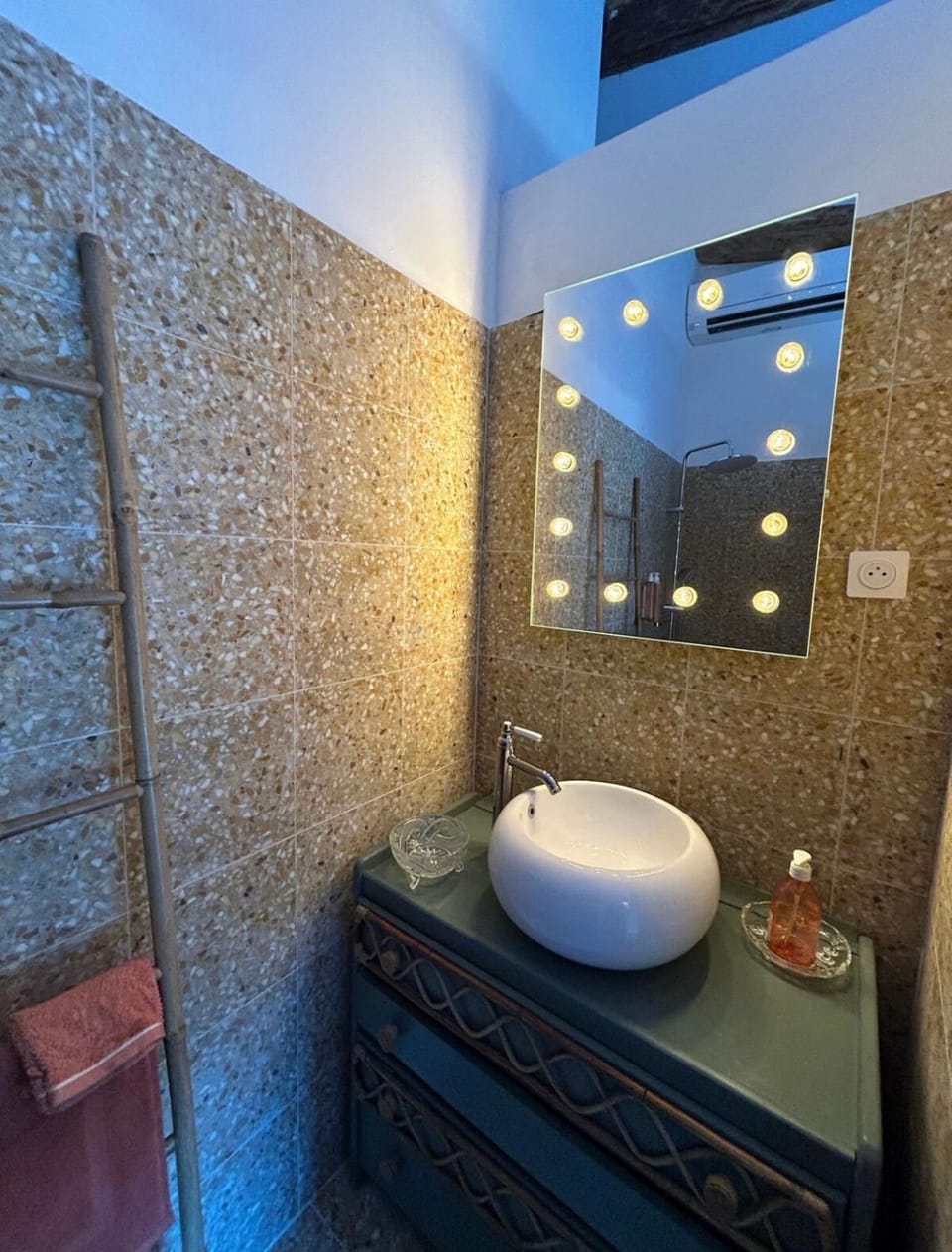 La mandarine Bed and Breakfast in Gassin