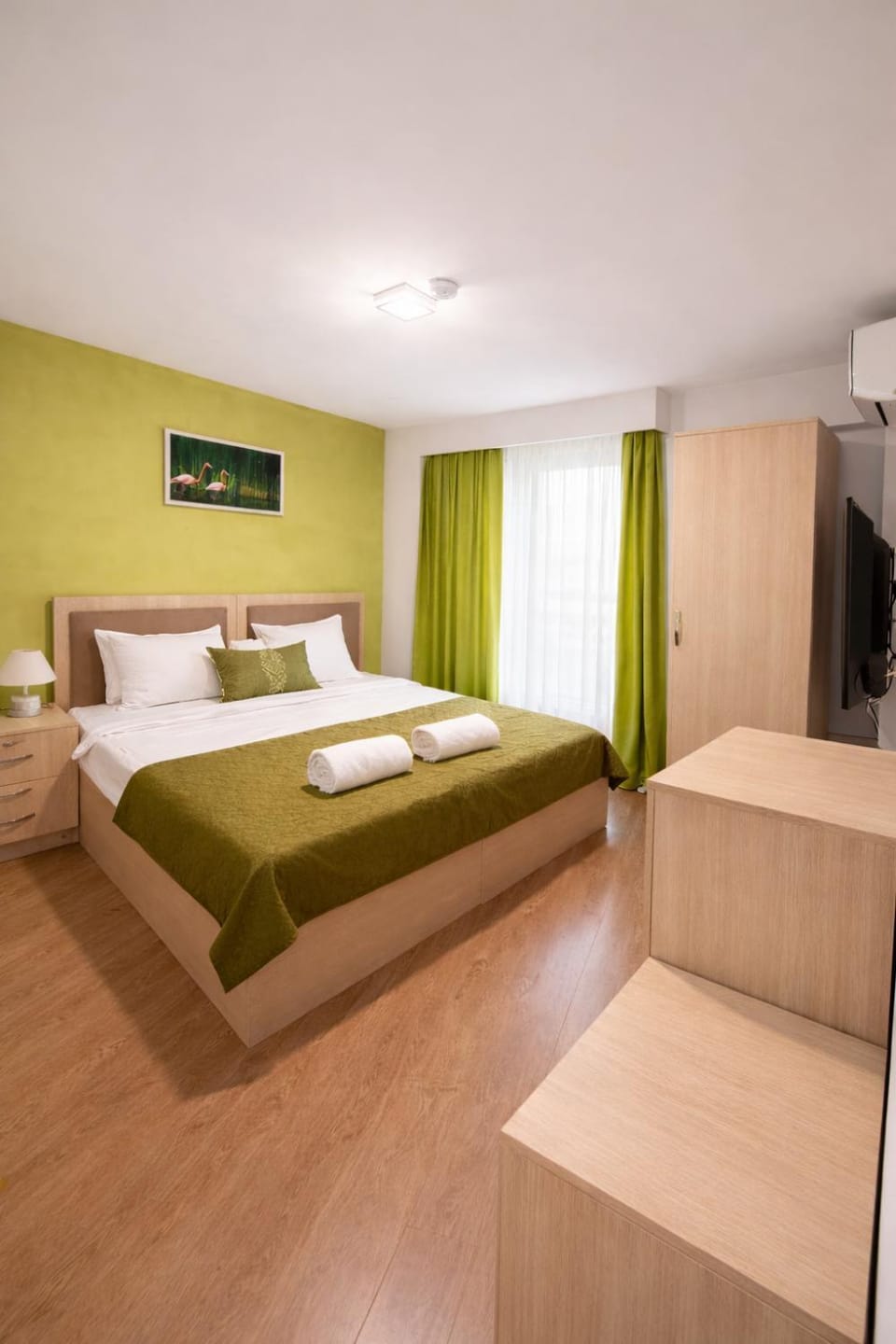 Bed, TV and multimedia, Photo of the whole room, Bedroom, towels, wardrobe