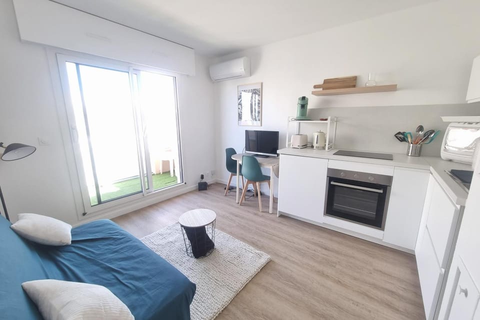 AC studio with balcony in central Arcachon Apartment in Arcachon