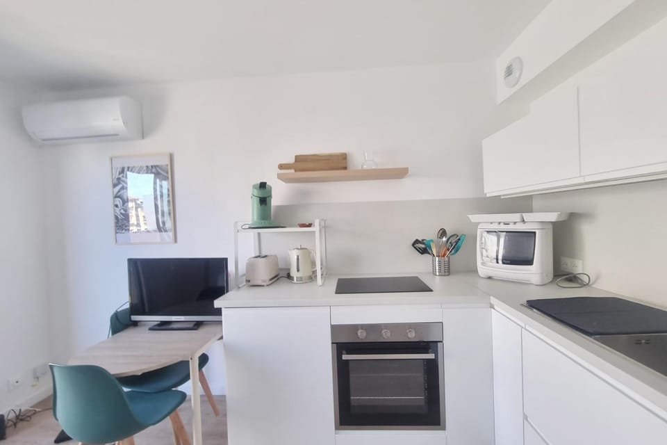 AC studio with balcony in central Arcachon Apartment in Arcachon