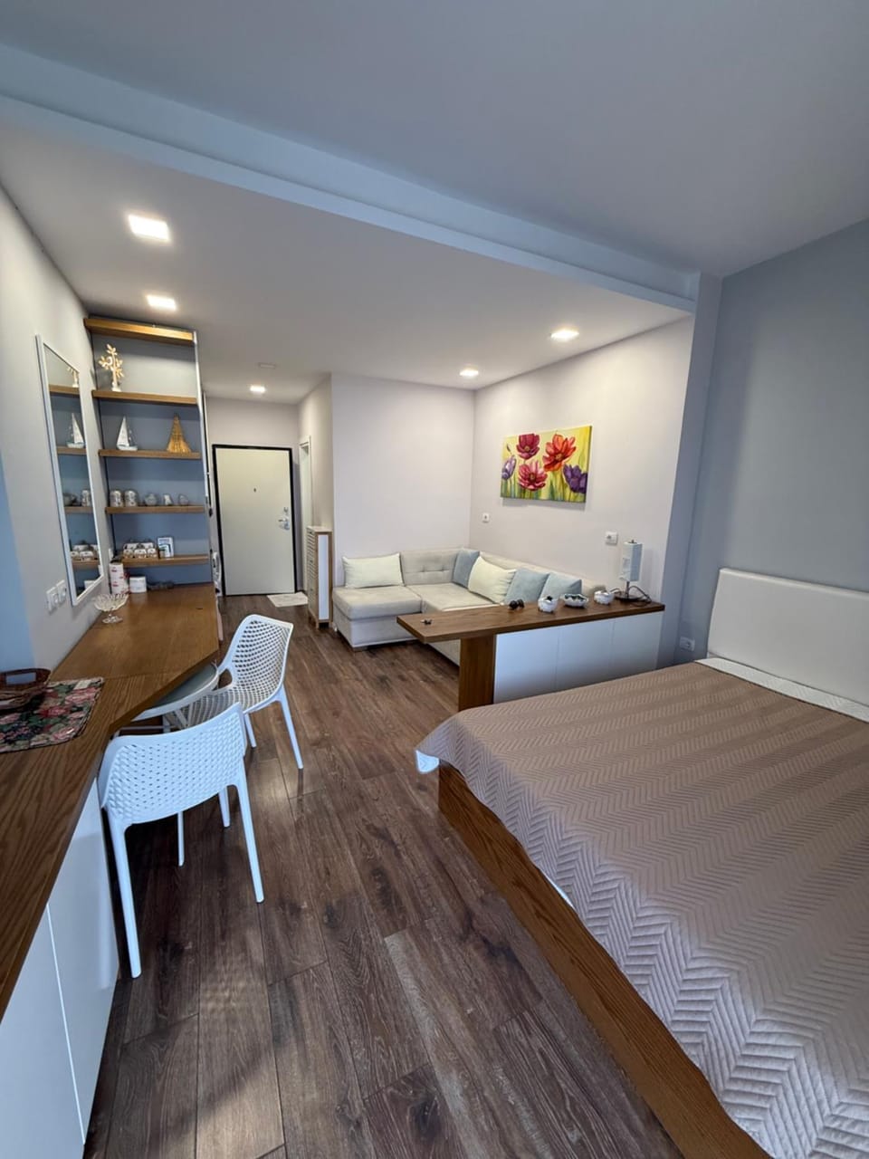 Photo of the whole room