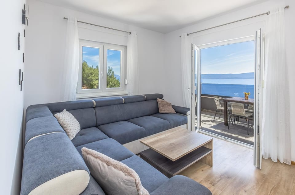 Living room, Sea view
