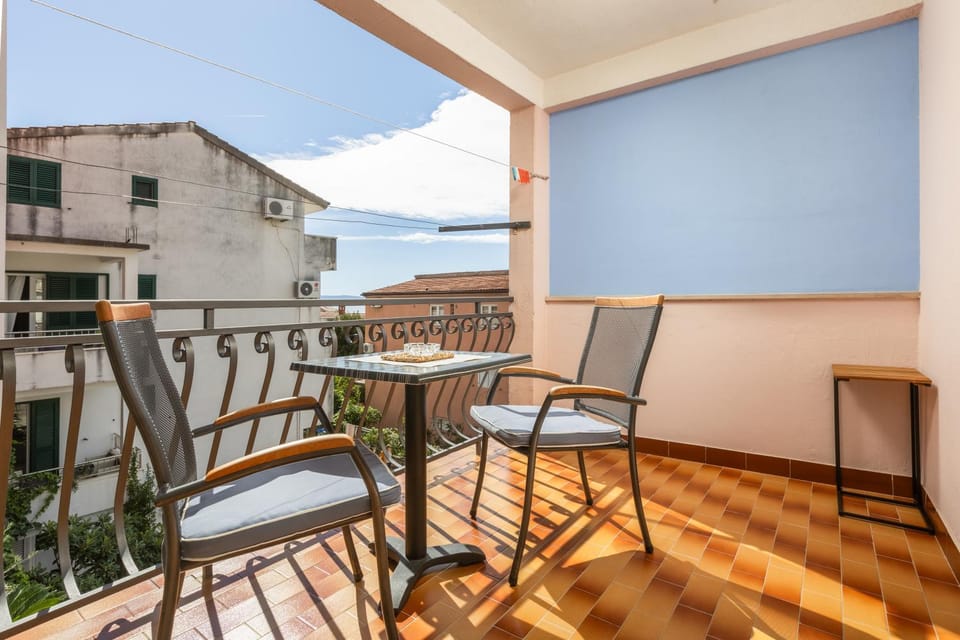 Guest House Damir Bed and Breakfast in Makarska