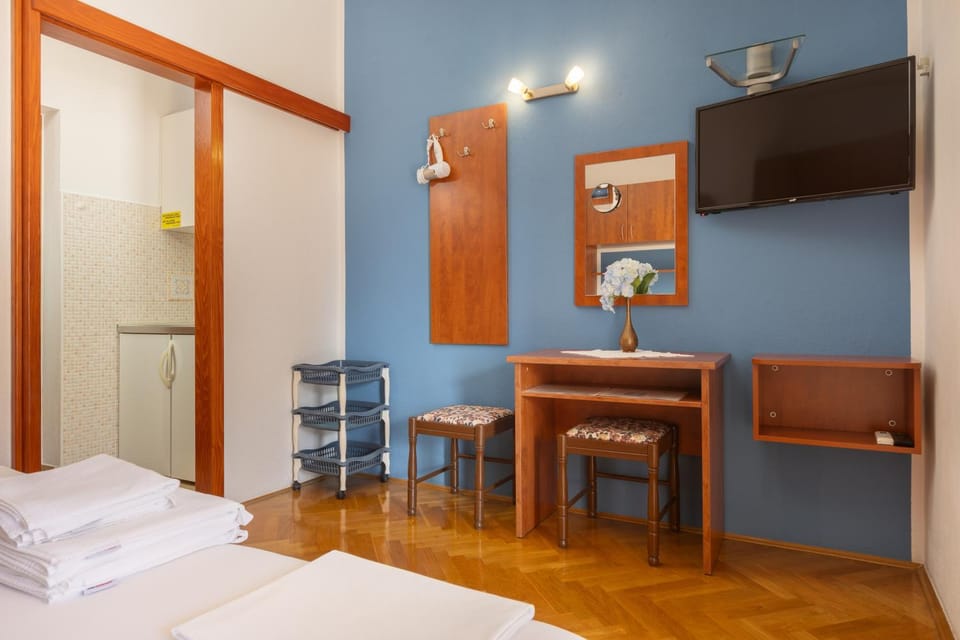 Guest House Damir Bed and Breakfast in Makarska