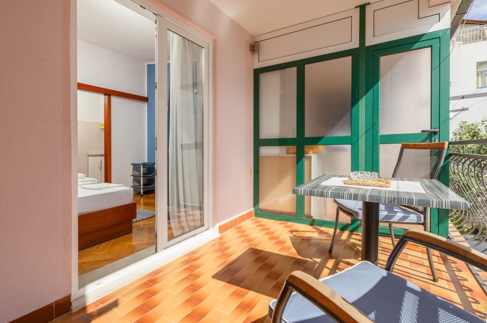 Guest House Damir Bed and Breakfast in Makarska