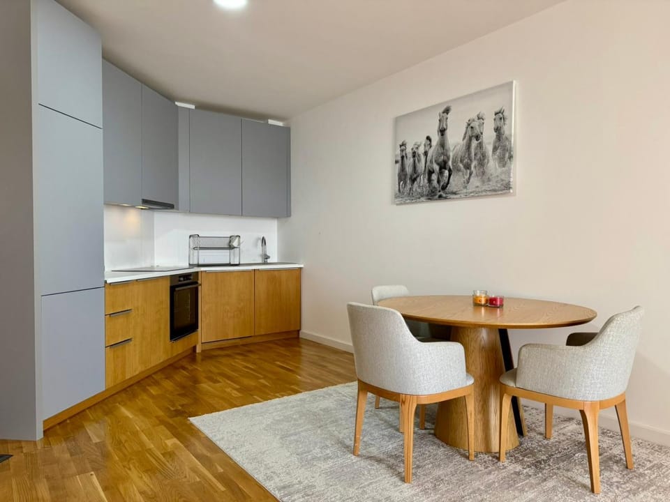 Kitchen or kitchenette, Dining area, minibar, oven, pet friendly, stove