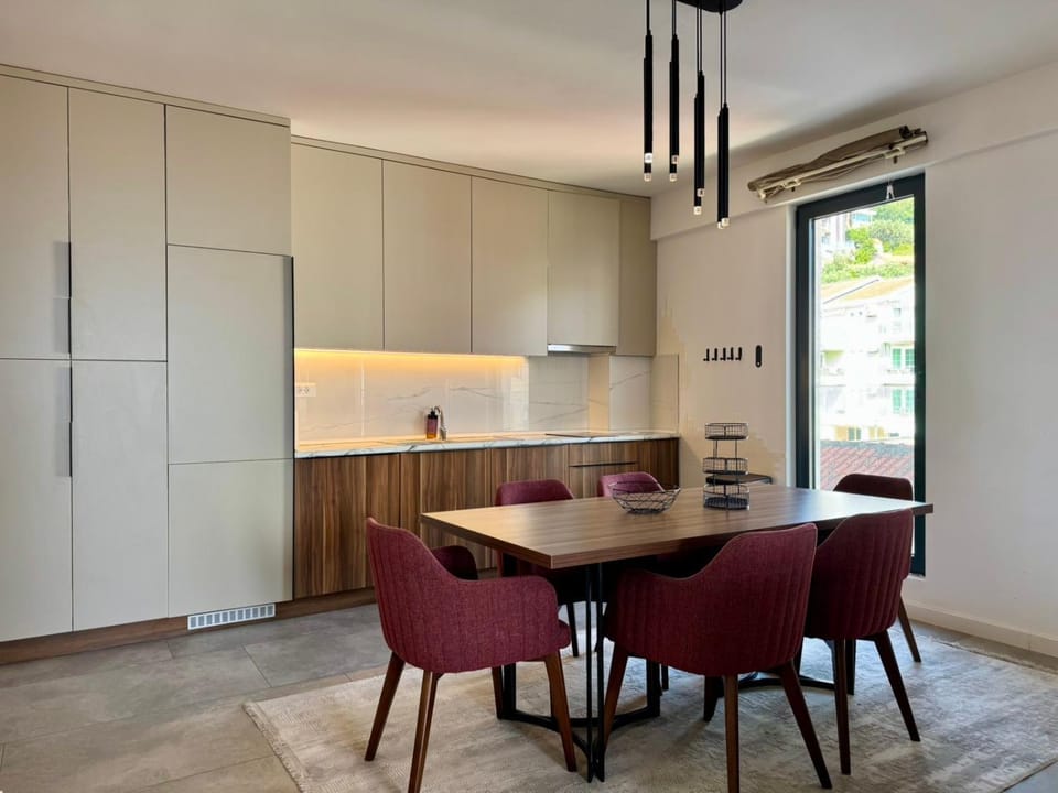 Kitchen or kitchenette, Living room, Seating area, Dining area, pet friendly, stove, wardrobe