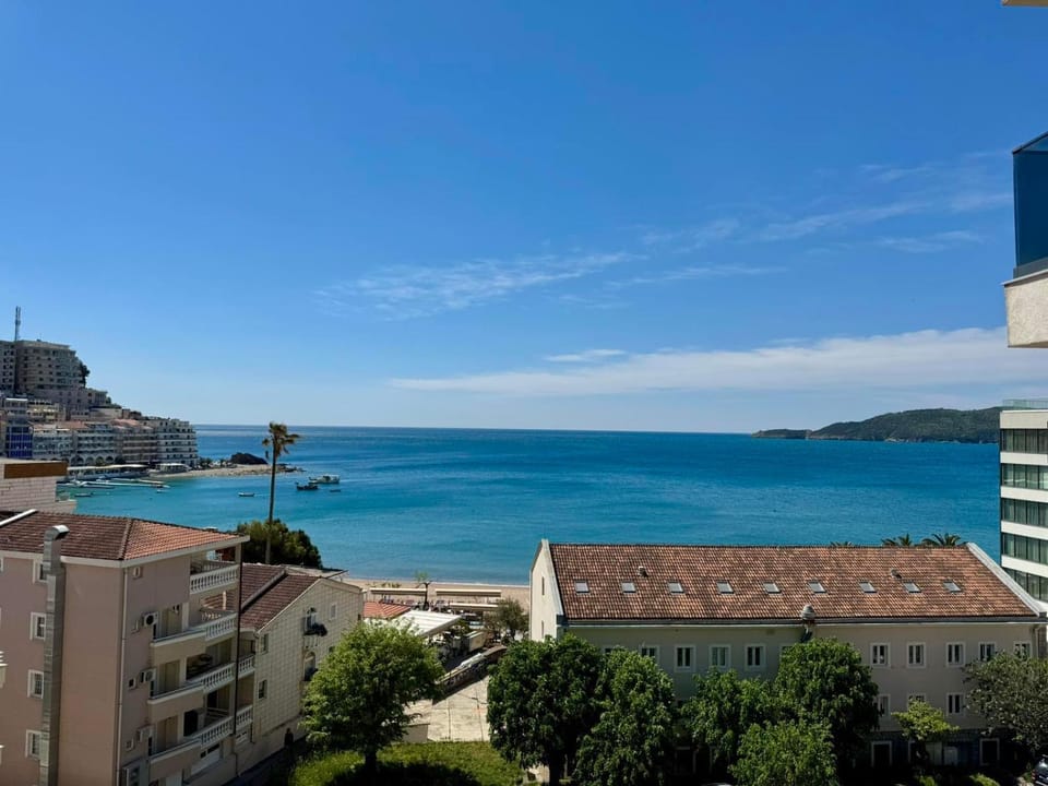 Property building, Nearby landmark, Day, Natural landscape, City view, Sea view