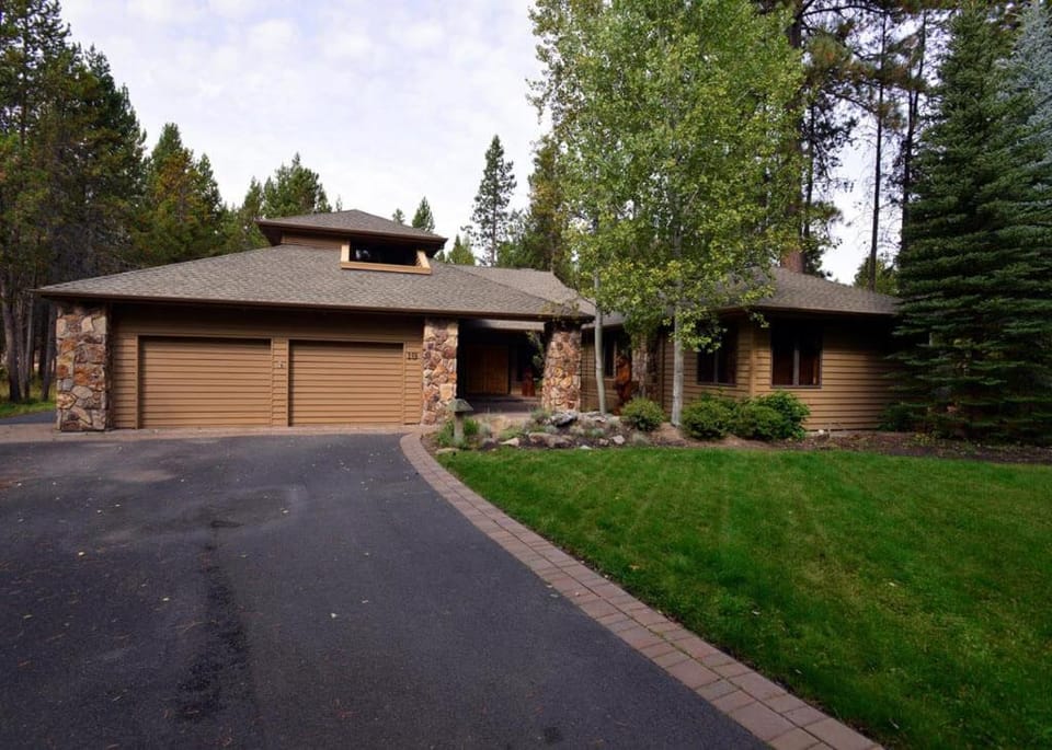 19 Siskin Lane by SunRiver House in Sunriver