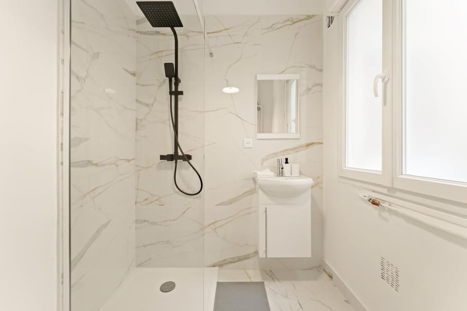 Bathroom, hair dryier, towels