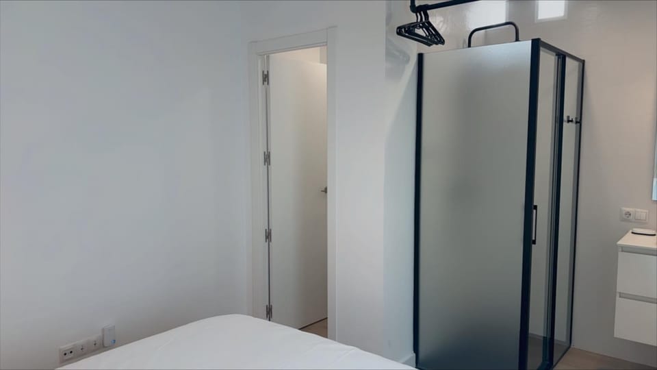 Shower, Bed, Bathroom, Photo of the whole room, Bedroom