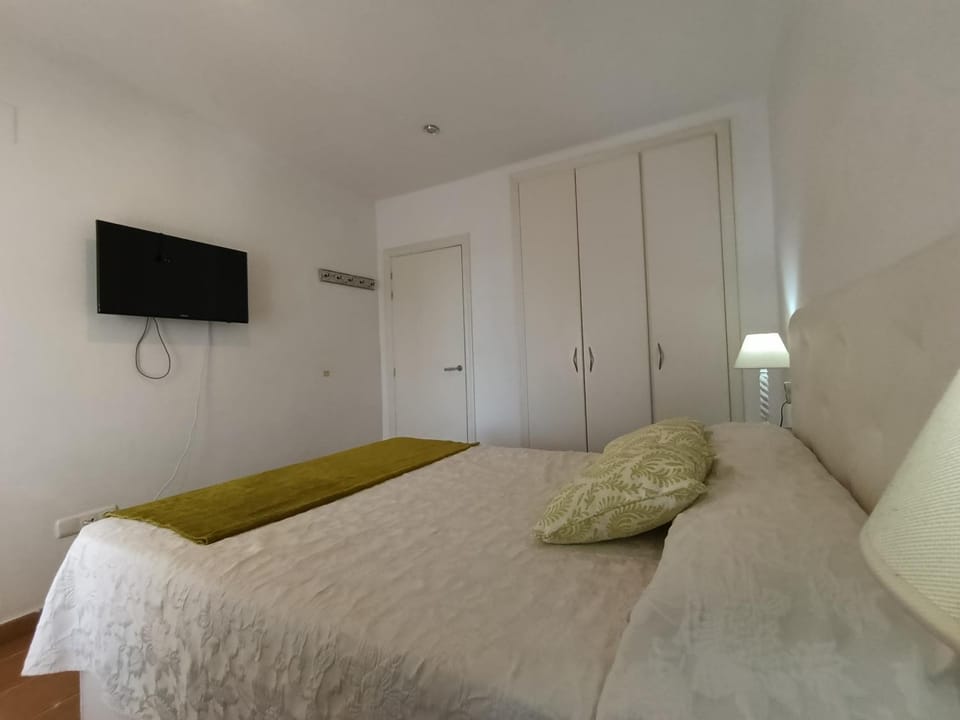 LAS MIMOSAS De PUERTO REY con PISCINA, TERRAZA Y BARBACOA Apartment in Andalusia