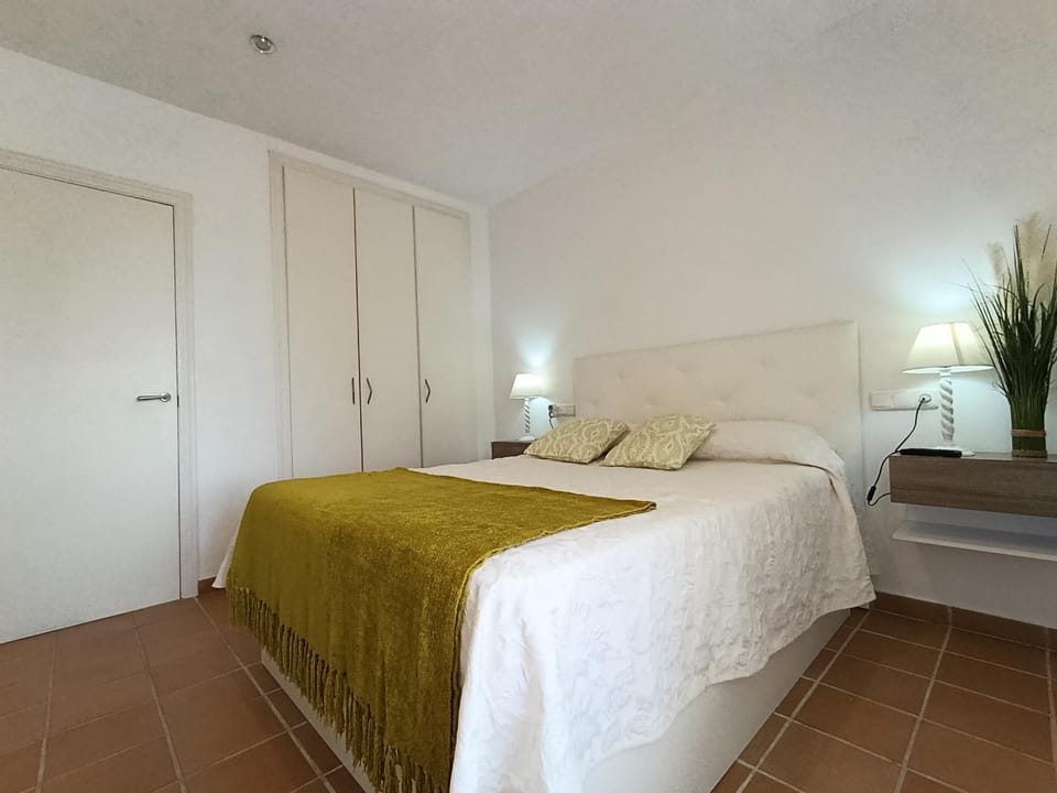 LAS MIMOSAS De PUERTO REY con PISCINA, TERRAZA Y BARBACOA Apartment in Andalusia
