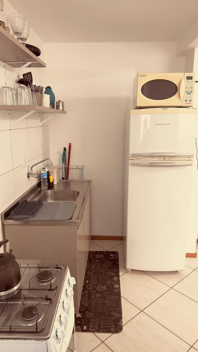 Kitchen or kitchenette, Communal kitchen, microwave, oven, stove, kitchen