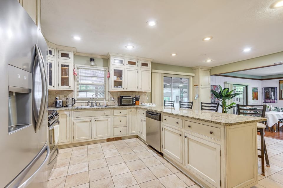 Gym, Office! Extended Base 8 Mi to Marietta Square House in Georgia