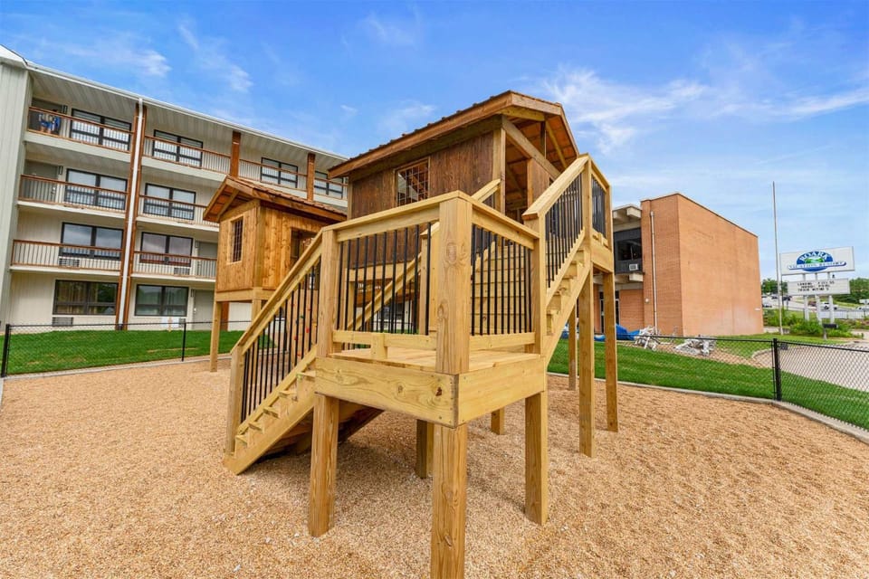 Serene Creek Condo Pool & Gym House in Branson