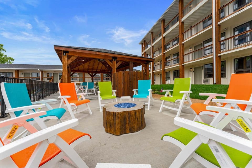 Serene Creek Condo Pool & Gym House in Branson