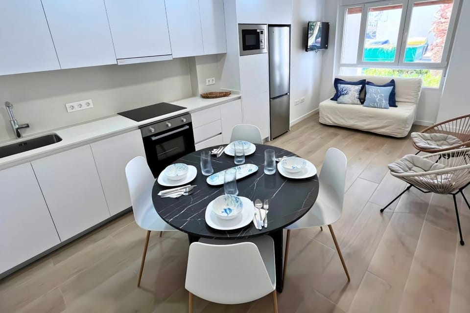 Kitchen or kitchenette, Living room, Seating area, Dining area, dishwasher, oven, stove